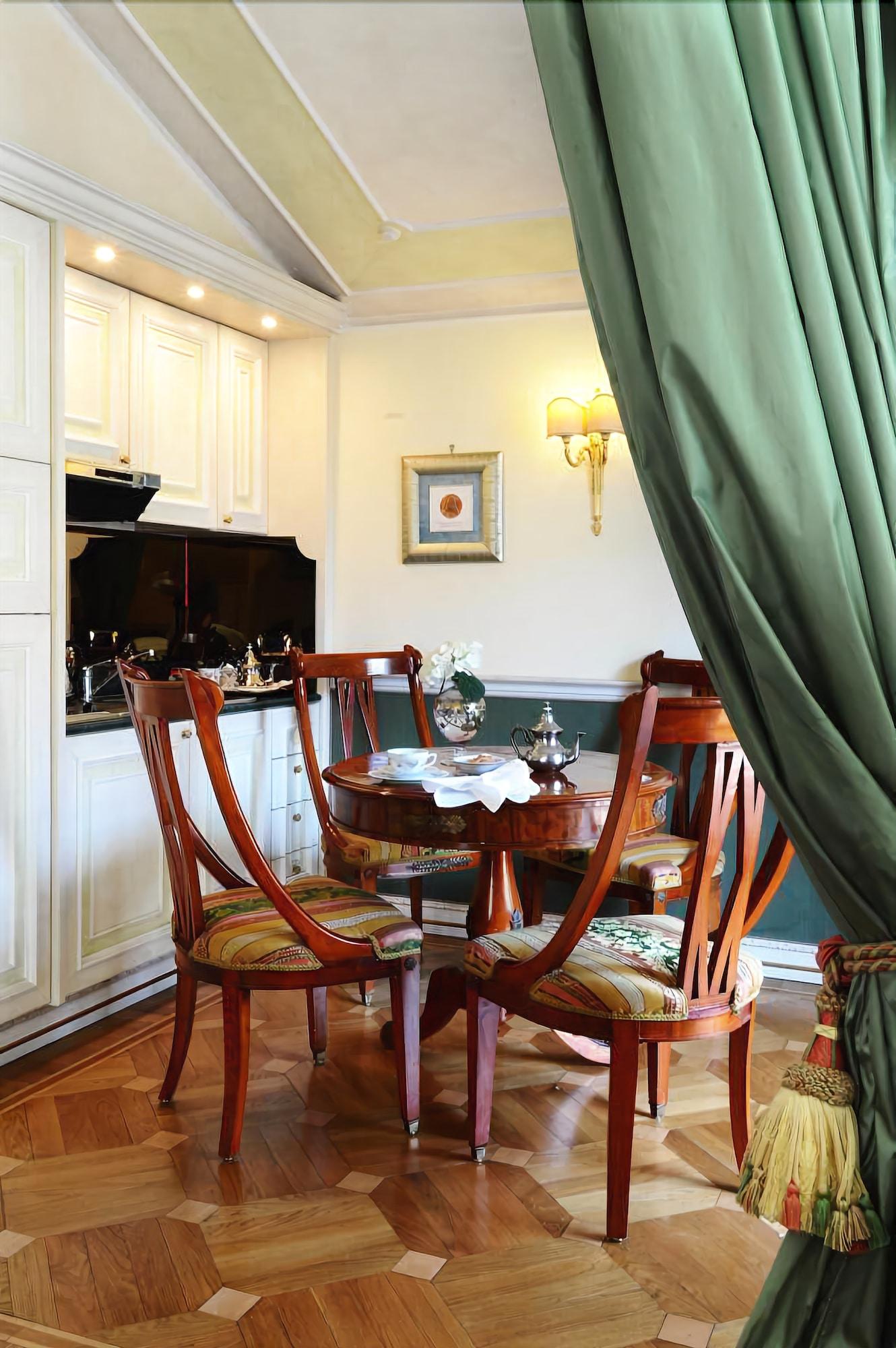 Petit Palais Hotel De Charme Milano Restoran fotoğraf